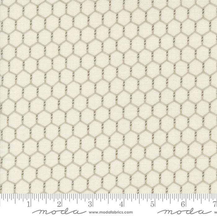 Willow's Farm - Chickenwire Cloud 11" Remnant