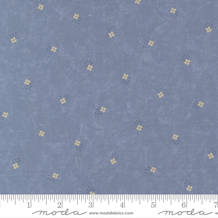 Bluebird's Nest - Comet Light Blue